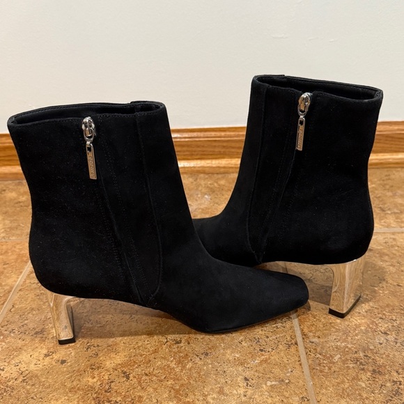 New Larroudé Alexis Bootie Black Suede Silver Heel Sz 7.5 Classic Fall Staple - Picture 7 of 14